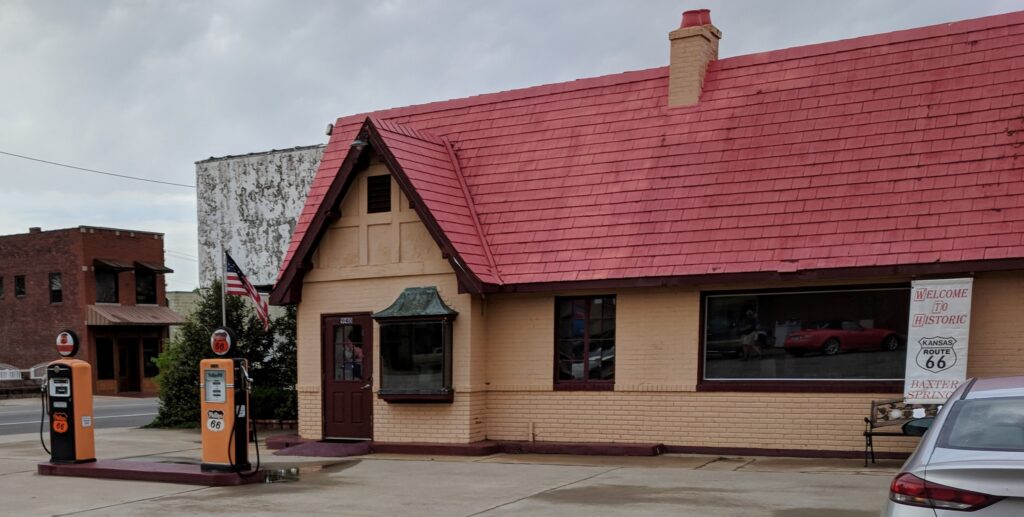 Service station, Baxter Springs